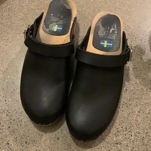 MIA black clogs